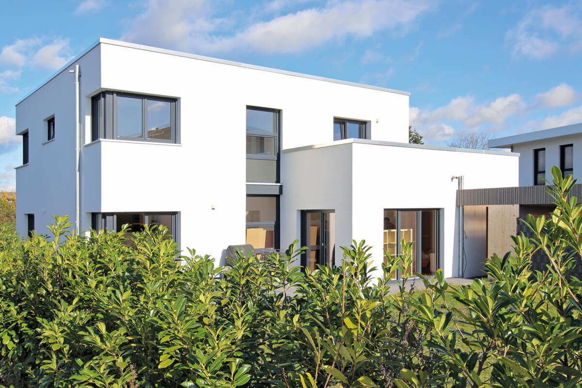 Ein Einfamilienhaus als Bauhaus / Flachdachhaus  massiv gebaut mit 180 qm Grundriss in Hannover, Burgwedel.